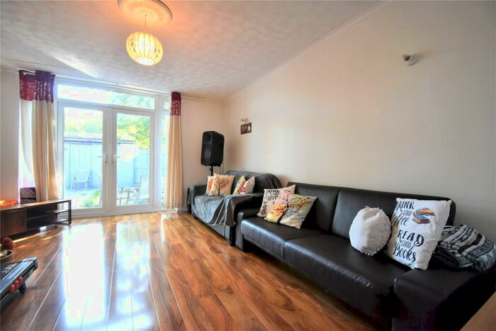 3 Bedroom End Of Terrace House To Rent In Austen Road, Farnborough, Hampshire, GU14