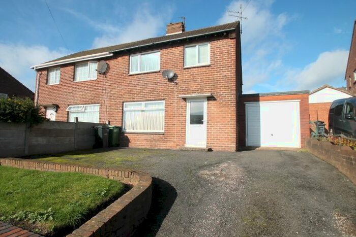 3 Bedroom Semi-Detached House To Rent In Uplands Close, Dudley, DY2