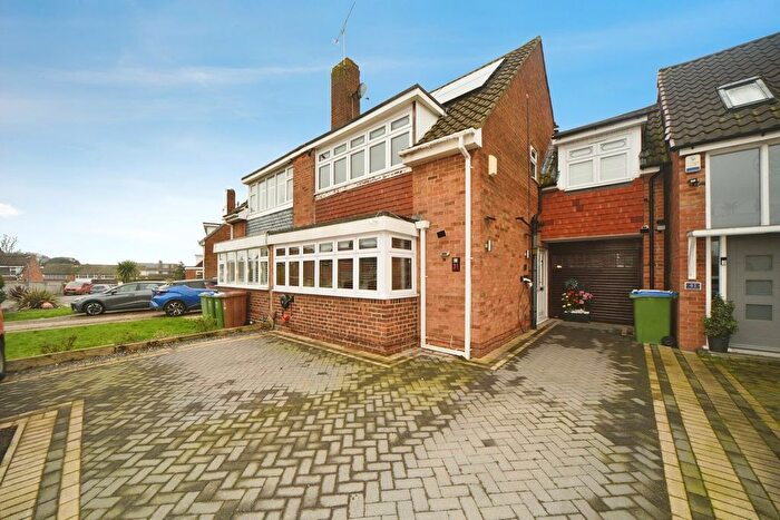 4 Bedroom Semi Detached House For Sale In Meyer Road, Erith, DA8