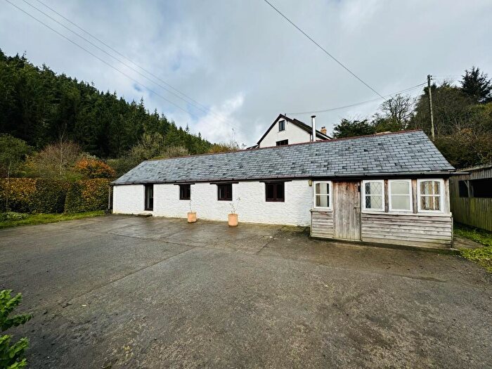 4 Bedroom Barn Conversion To Rent In Blaenycoed, Carmarthen, SA33