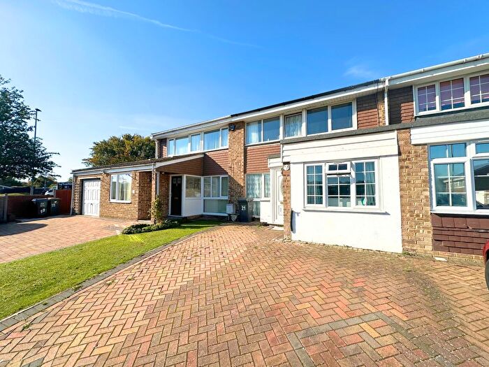 4 Bedroom Semi-Detached House For Sale In Isherwood Close, Royston, SG8