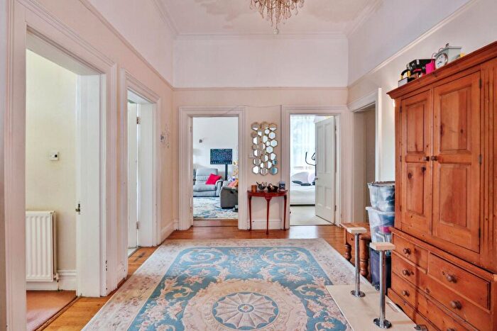 3 Bedroom Flat For Sale In Wimborne Road, Bournemouth, Dorset, BH2