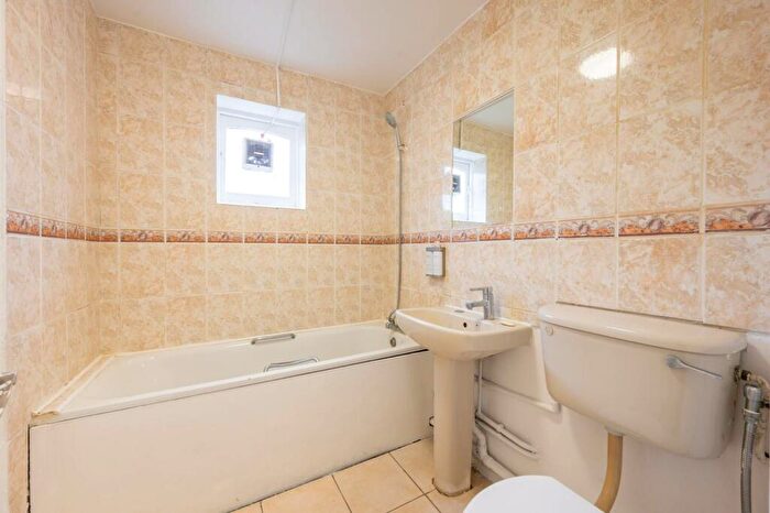 1 Bedroom Flat For Sale In Harrow Road, Kensal Green, London, NW10