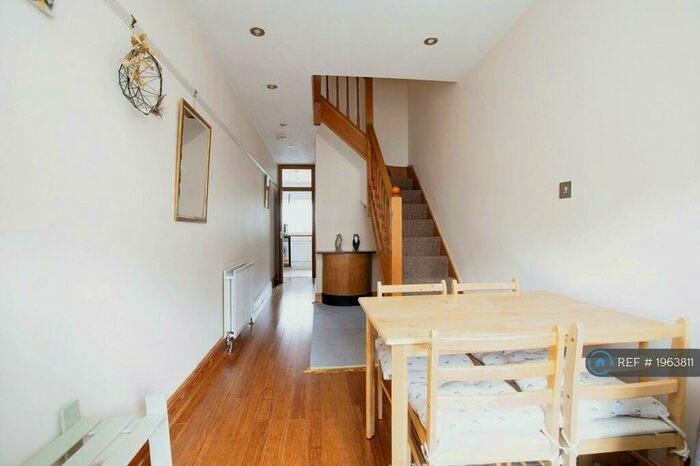 2 Bedroom Maisonette To Rent In Tower Hamlets Road, London, E17