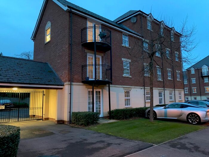 2 Bedroom Flat To Rent In Stephenson Court, Old College Road, Newbury RG14