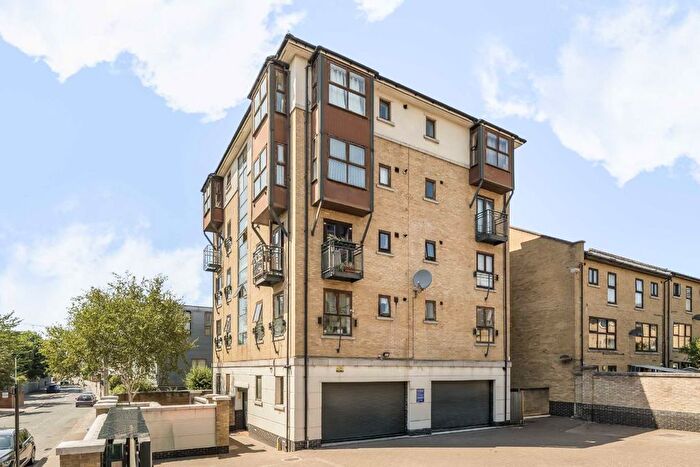 2 Bedroom Flat For Sale In Evelyn Road, Royal Wharf, E16