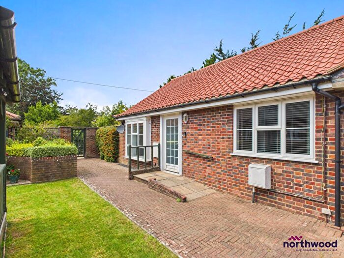 2 Bedroom Bungalow To Rent In Fairlane Road, Willingdon, Eastbourne, BN21