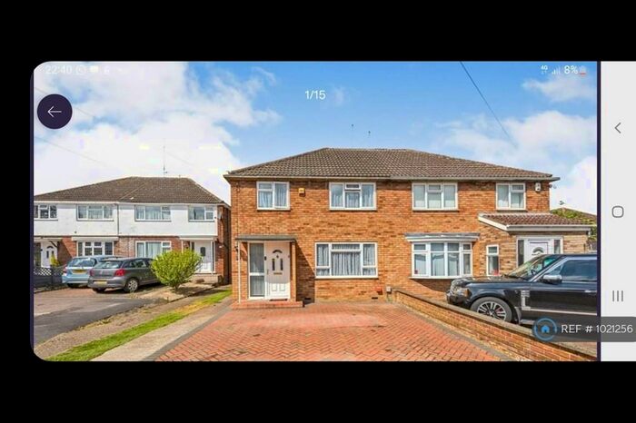3 Bedroom Semi-Detached House To Rent In Byfield Close, Luton, LU4
