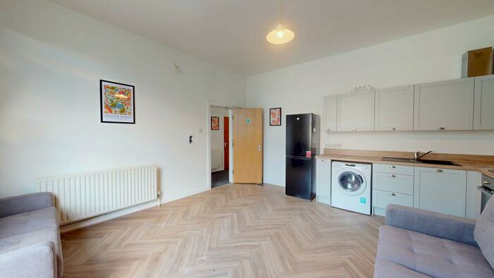 4 Bedroom Flat To Rent In Moorland Avenue, LS6