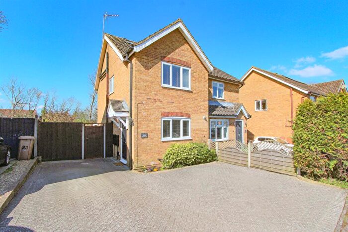 3 Bedroom Semi-Detached House For Sale In Whitegate Way, Tadworth, KT20