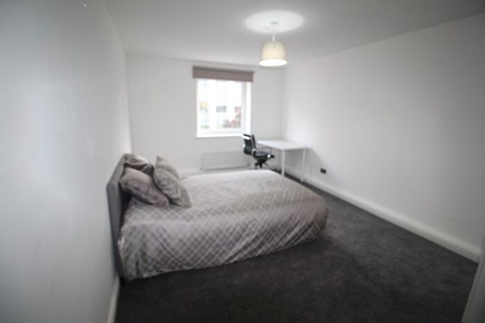 2 Bedroom Flat To Rent In Flat, Clarendon Road, Leeds, LS2