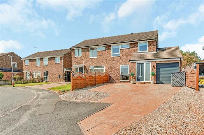 3 Bedroom Semi-Detached House For Sale In Dinglederry, Olney, MK46