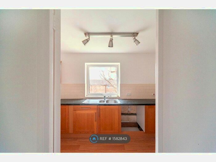 2 Bedroom Flat To Rent In Ventnor Road, Sutton, SM2