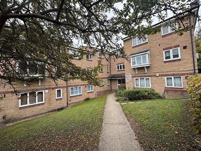 1 Bedroom Flat For Sale In Oakhill Road, Purfleet, RM19