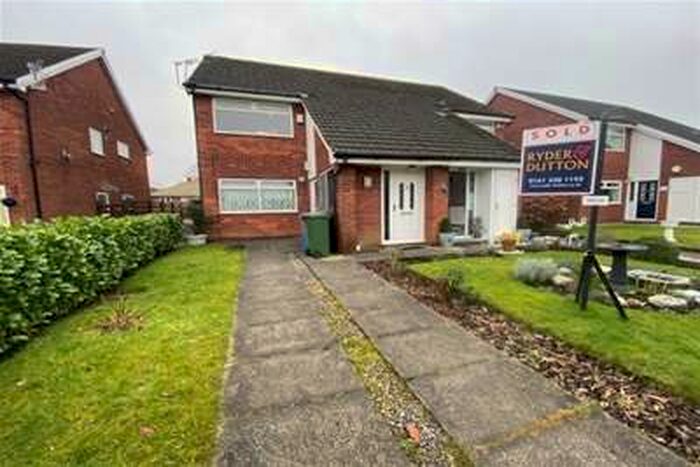 2 Bedroom Flat To Rent In Sandheys, Denton, M34