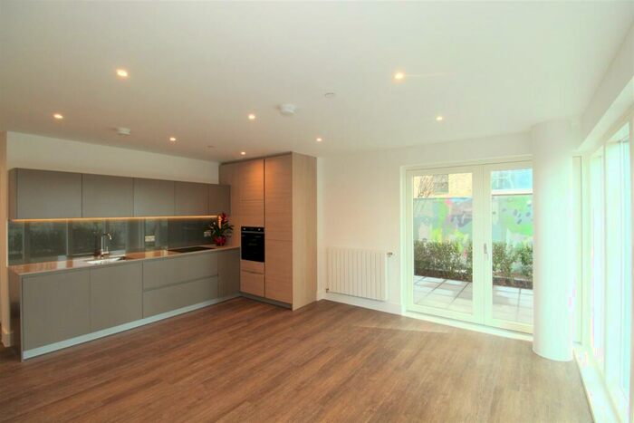 2 Bedroom Apartment To Rent In Cobham House, SE3