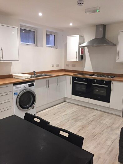 6 Bedroom Semi Detached House To Rent In Pains Road, Southsea, PO5