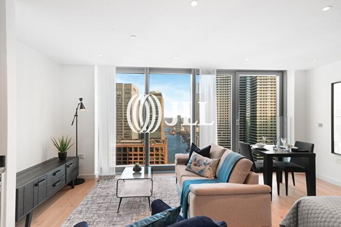 Flat To Rent In Landmark Pinnacle, London, E14