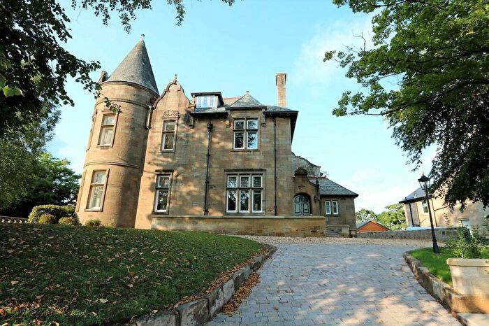 2 Bedroom Flat To Rent In Montgomery Drive, Giffnock, G46