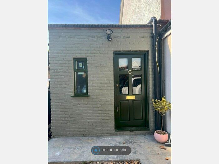 1 Bedroom Flat To Rent In St. Leonards Road, London, SW14