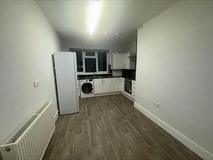 3 Bedroom Flat To Rent In Church Lane, London, NW9
