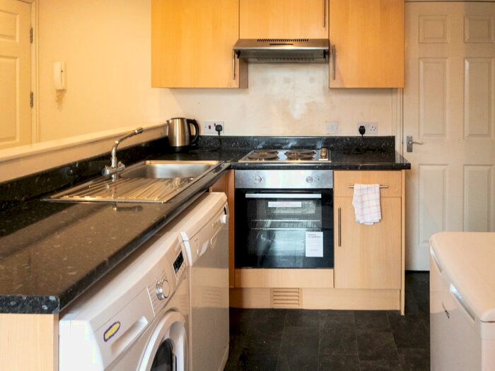 1 Bedroom Flat To Rent In Briggate, Shipley, BD17
