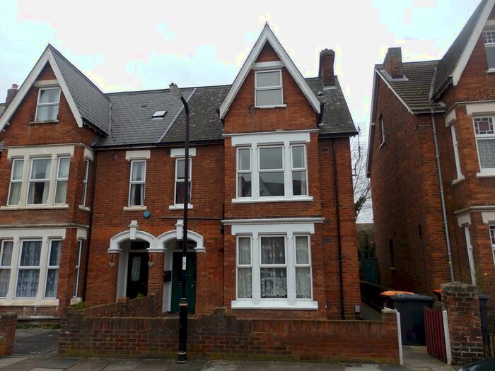 3 Bedroom Apartment To Rent In St Michaels Road, Bedford, MK40