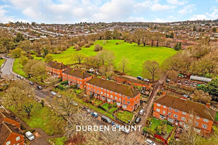 3 Bedroom Flat For Sale In Pyrles Lane, Loughton, IG10