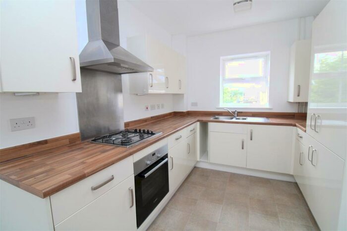 2 Bedroom Flat To Rent In Infinity Close, Portslade, Brighton, BN41