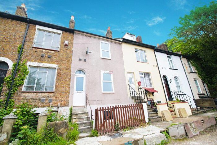 3 Bedroom Terraced House For Sale In Mount Pleasant, Chatham, ME5