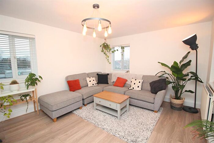 2 Bedroom Apartment To Rent In Windsor Court, South Gosforth, Newcastle Upon Tyne, NE3