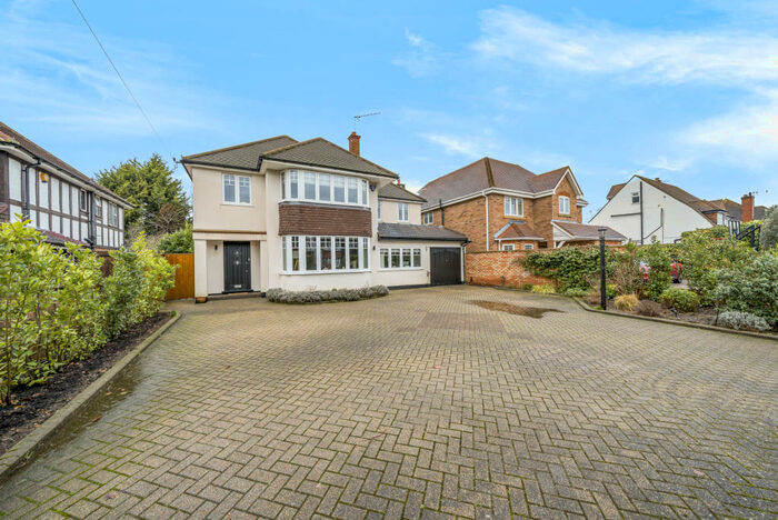 4 Bedroom House To Rent In Rydens Avenue, Walton-On-Thames, KT12