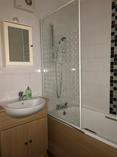 1 Bedroom Flat To Rent In Chapelmount Road, Woodford Green, IG8