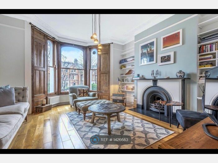 2 Bedroom Flat To Rent In Larkhall Rise, London, SW4