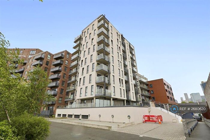 3 Bedroom Flat To Rent In Salcombe Court, London, E14