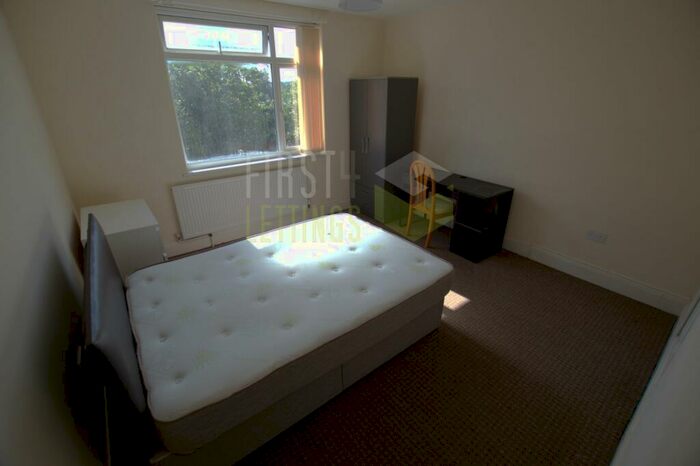 6 Bedroom Detached House To Rent In Greenhill Road, Leicester, LE2