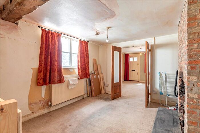 3 Bedroom End Of Terrace House For Sale In Southbroom Road, Devizes, Wiltshire, SN10