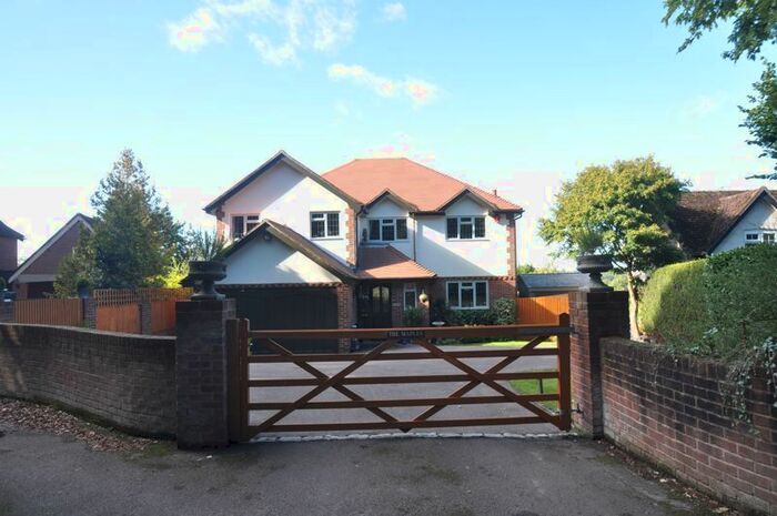 5 Bedroom Detached House For Sale In Hazeley Heath, Hook RG27