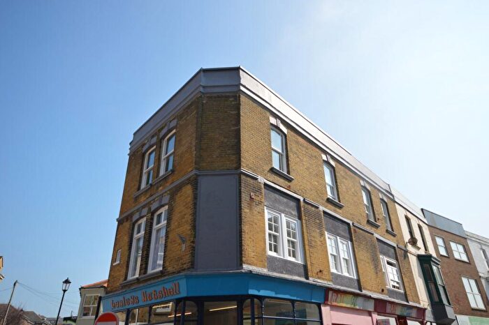 1 Bedroom Flat To Rent In Pier Street, Ventnor, PO38