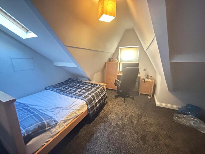 2 Bedroom Flat To Rent In Brudenell Grove, Leeds, LS6