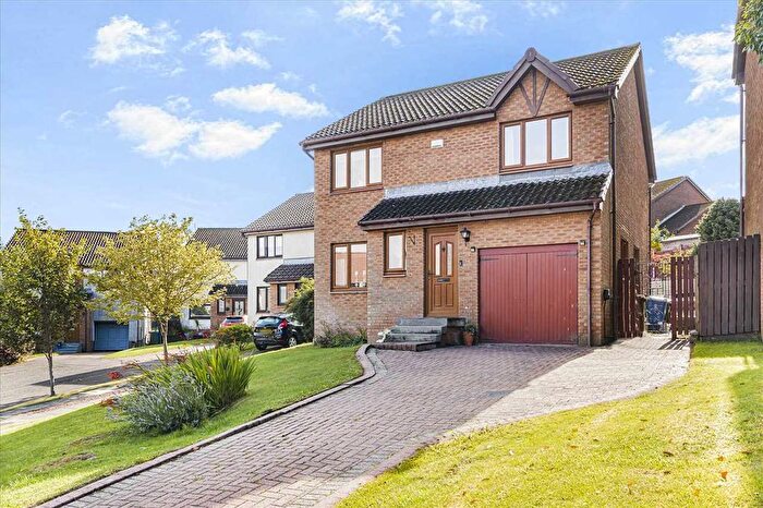 4 Bedroom Detached House For Sale In High View Grove, FK1