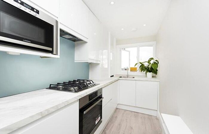 2 Bedroom Apartment To Rent In Park Road, St John's Wood, London, NW8
