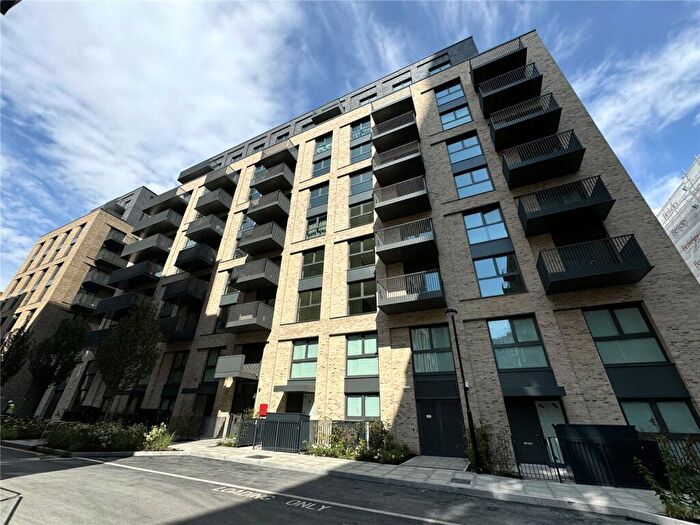 1 Bedroom Apartment To Rent In Hawker House Woodburry Down, London, N4