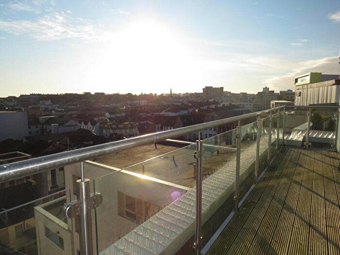 2 Bedroom Property To Rent In Sutton View, Moon Street, Sutton Harbour, PL4