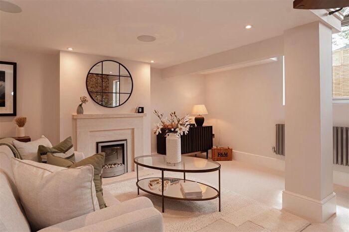 2 Bedroom Detached House To Rent In Glovers Road, Reigate, RH2