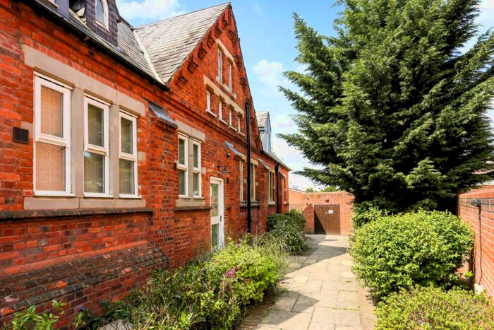 Flat To Rent In Hatch Lane Windsor, SL4