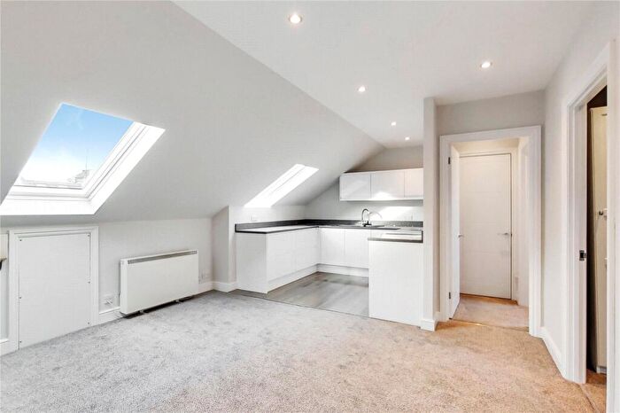 1 Bedroom Apartment To Rent In Pembroke Road, London, N10
