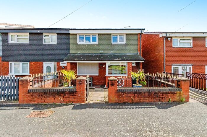3 Bedroom Terraced House For Sale In College Close, Wednesbury, WS10