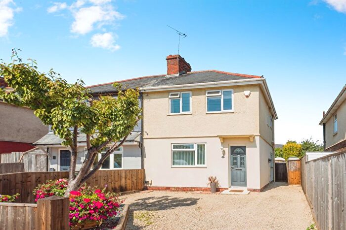 3 Bedroom Semi-Detached House For Sale In Laburnum Road, Swindon, SN2