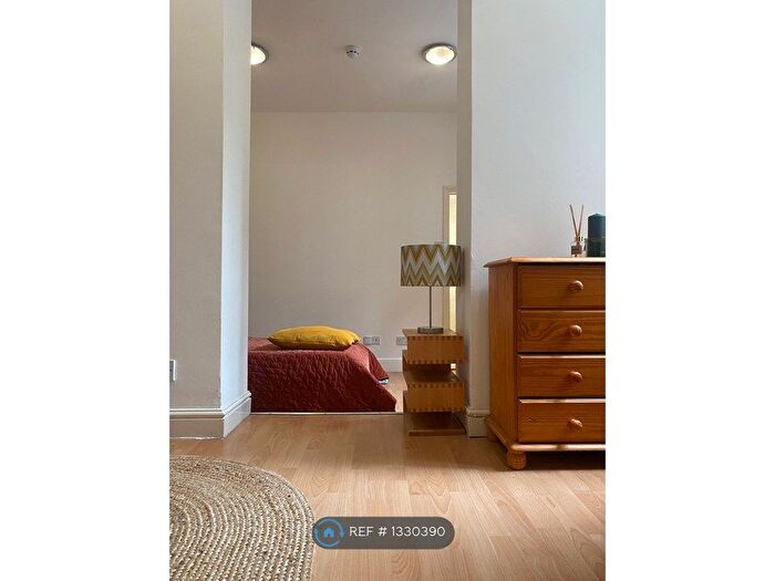 Studio To Rent In King's Cross Road, London, WC1X